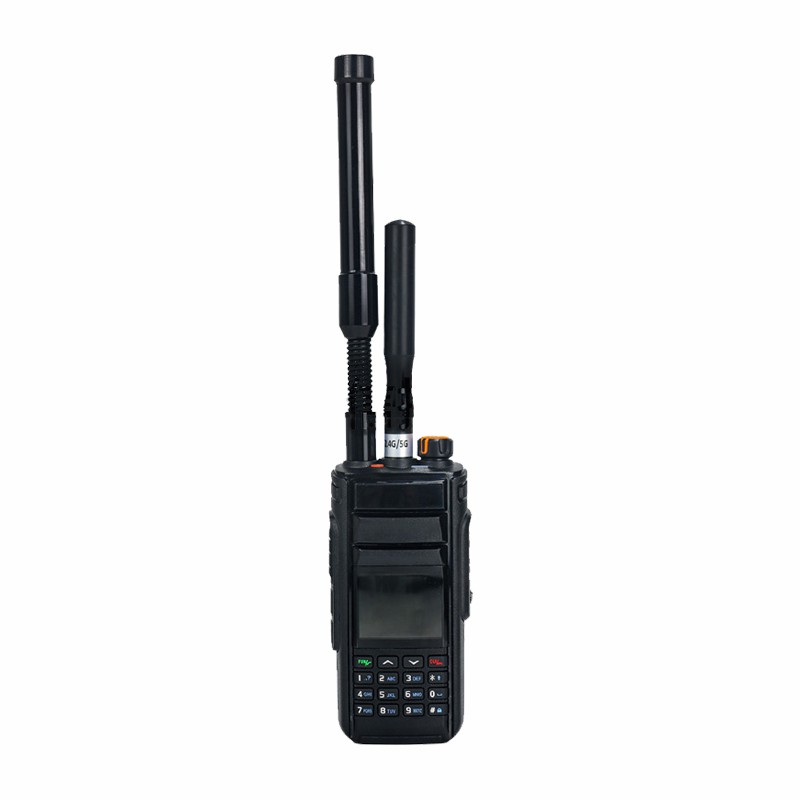 Handheld drone detector dual antennas